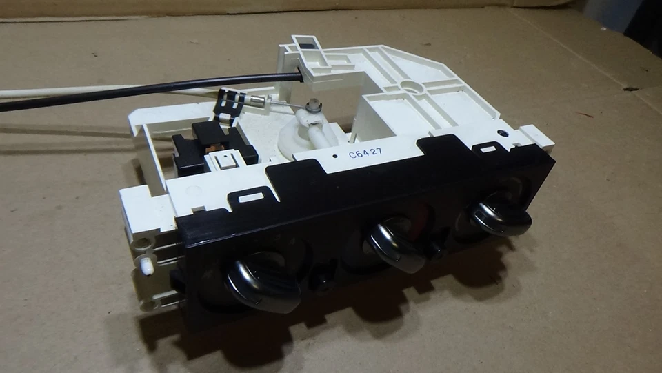 2005-2006 Nissan Xtrail AC Heater Climate Control Switch - Image 3 of 4