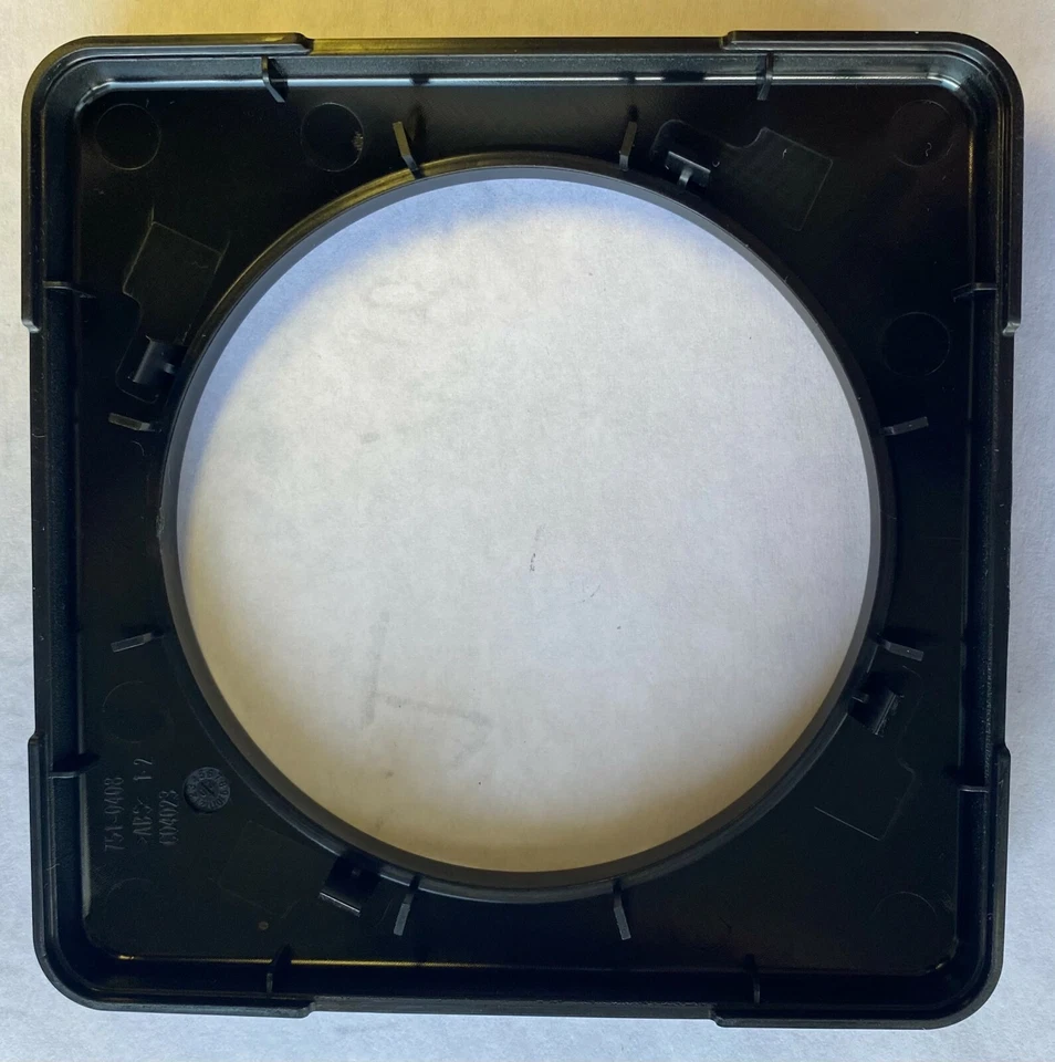 Humanscale Monitor Arm VESA Plate 100 X 100mm-For M2.1, M8.1, M10 - Black - Image 4 of 4