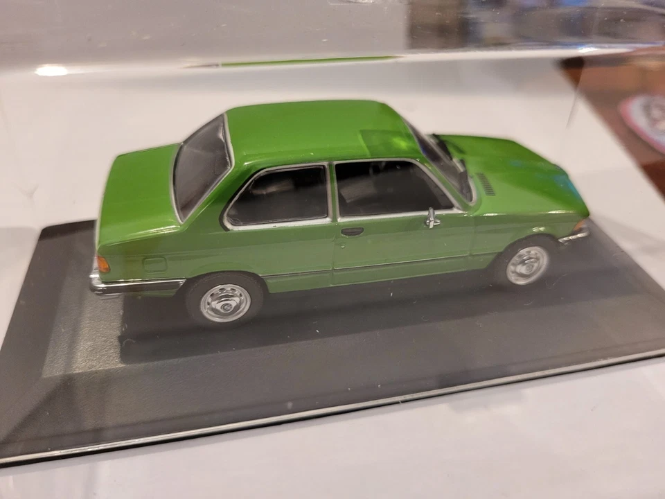 Bmw 318 Verte 1975 Minichamps 1/43 - Photo 4/4