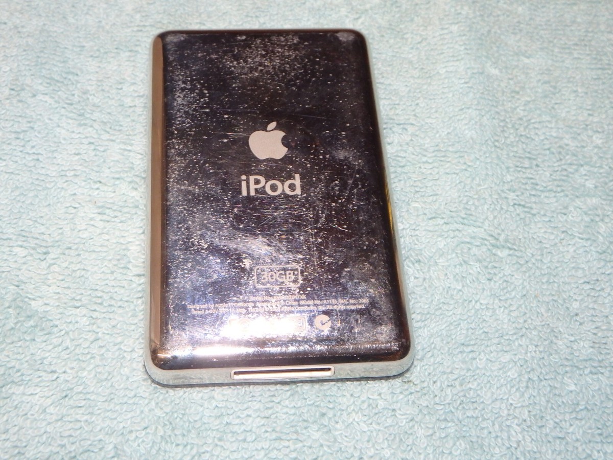 Apple iPod Classic 5th Generation A1136 - 30GB - Black MP3
