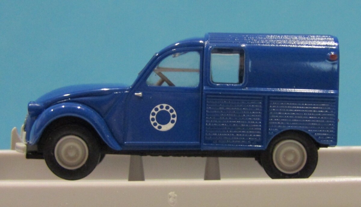 Citroën 2CV fourgonnette Telecom 1961 pour diorama et décor de train miniature 1/87