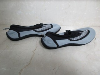 pepperts! Kinder Aqua Schuhe Badeschuhe Gr. 34 grau