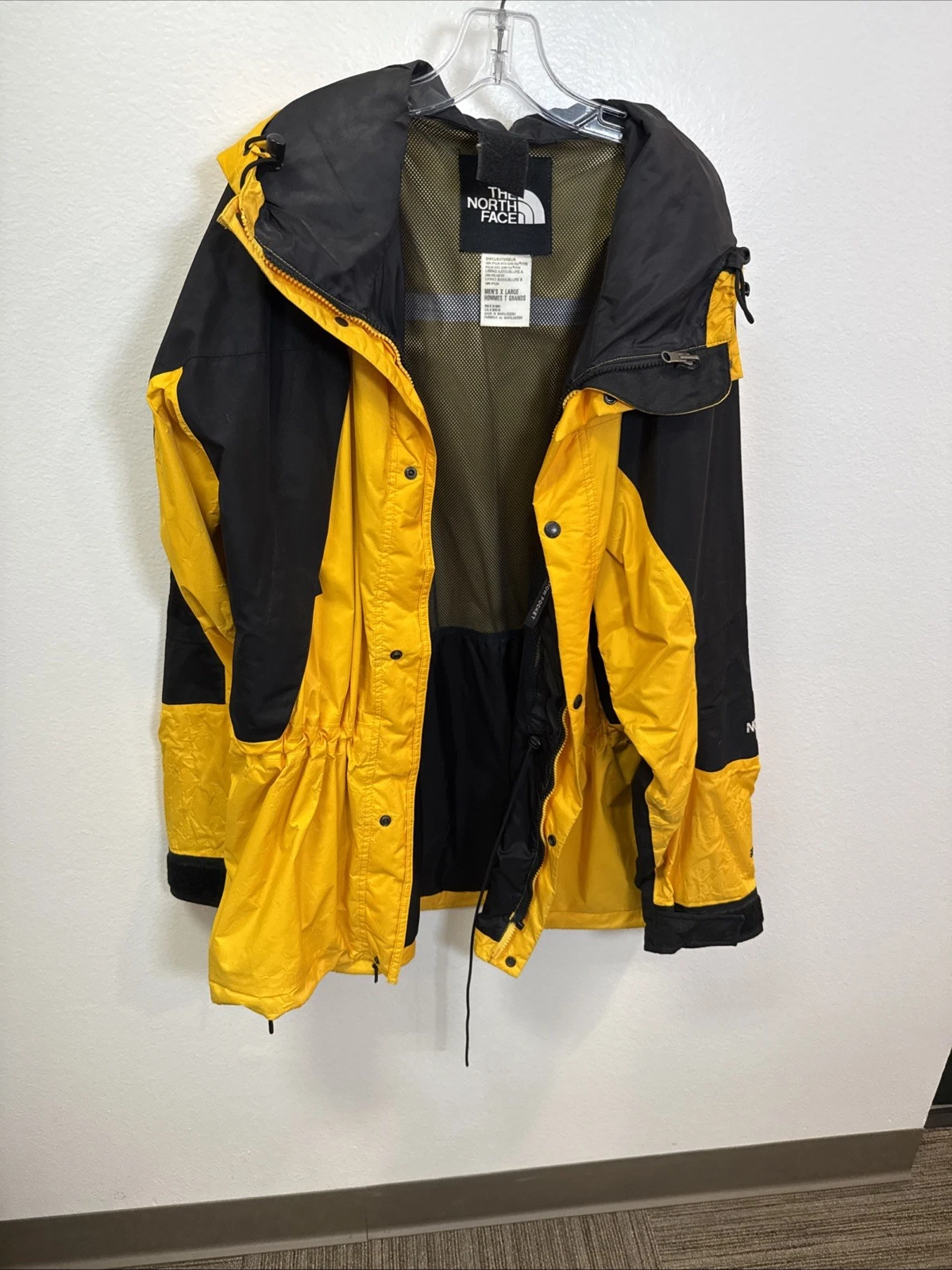 The North Face Yellow & Black Men's Gore-Tex Rain/Snow Jacket Size X Large