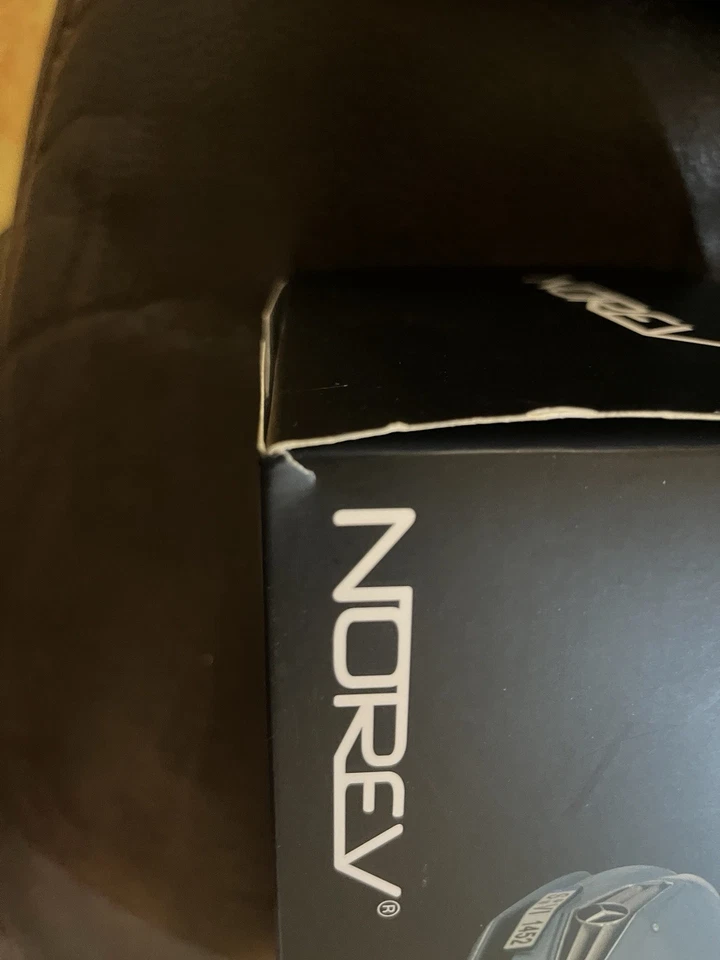 NOREV 2009 MERCEDES BENZ E500 CUPÉ AZUL METÁLICO 1:18 Foto 3 de 4