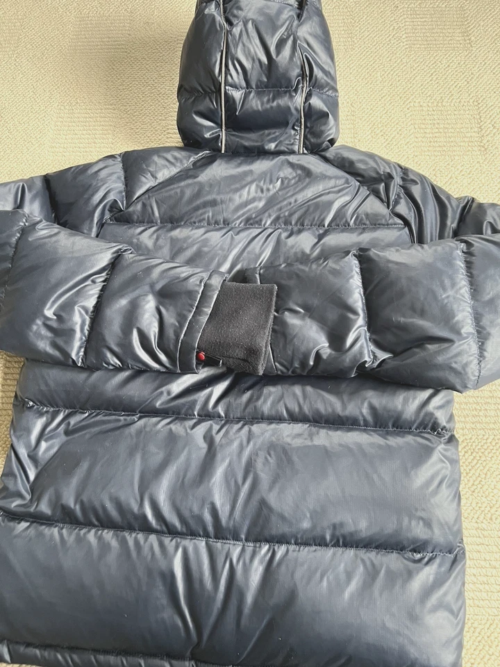 Chaqueta acolchada J Crewcuts Down "Explora sin huellas" azul marino niños talla 14 Foto 4 de 4