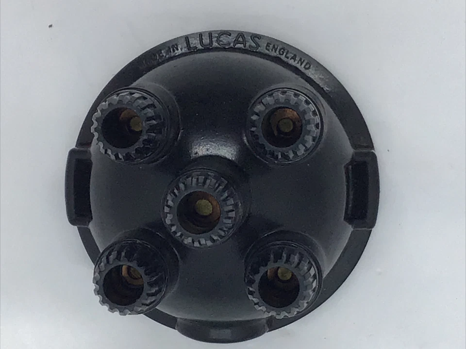 Tapa de distribuidor Sunbeam Alpine Alfa Romeo 1963-65 NOS Lucas con tuercas de cable Foto 3 de 4