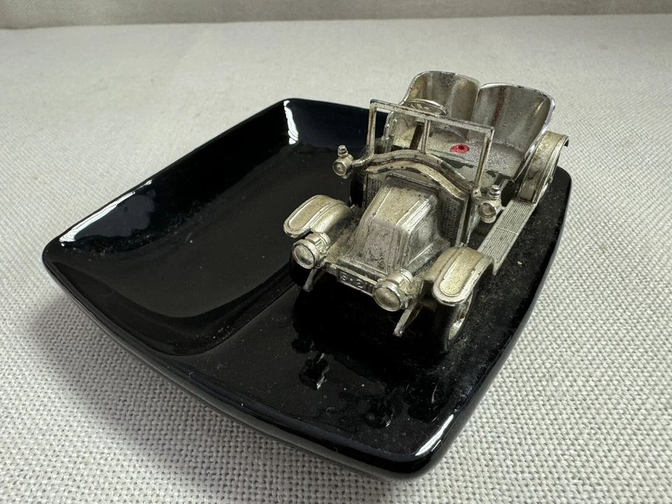 Cenicero vintage Lesney 1911 Renault 2 plazas modelo mini Foto 2 de 4