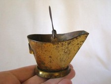Cubo miniatura antiguo de latón de hojalata COAL SCUTTLE, soporte para fósforos Navidad Ornie