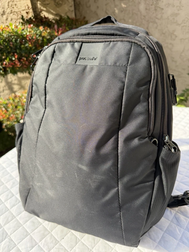 Mochila de viagem Pacsafe Metrosafe LS350 Ls Series leve anti-roubo preta - Imagem 2 de 4
