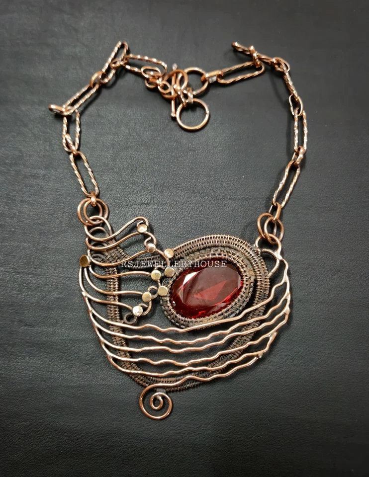 Collar de granate facetado envuelto en alambre de cobre collar colgante piedras preciosas único Foto 2 de 4