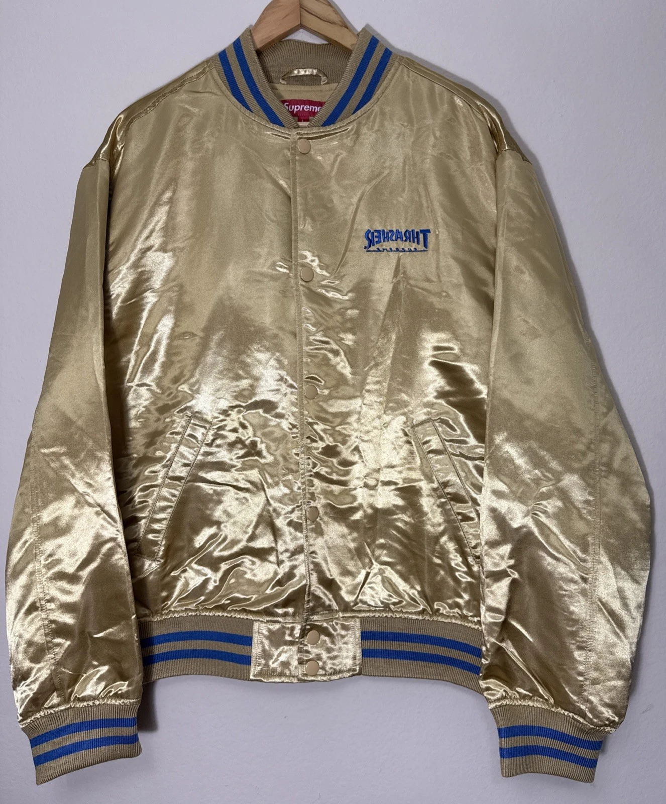 VESTE BOMBER UNIVERSITAIRE SATIN SUPREME THRASHER   OR avec 2 poches taille L