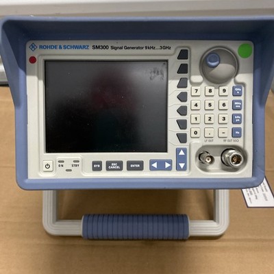 Rohde & Schwarz SM300 Signal Generator 9kHz...3GHz 1147.1498.03power on . As is