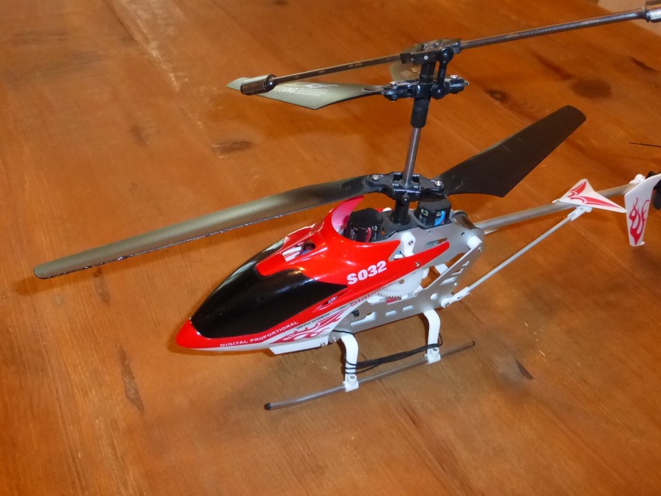 Syma S032 RC Helicopter with Remote Controller and Charger for Parts or ...
