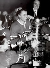 PRINT HOCKEY PICTURE MONTREAL CANADIENS JEAN BELIVEAU WITH THE STANLEY CUP