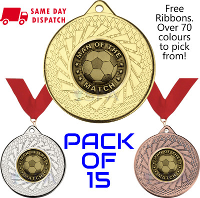 Packung 15 x Man of the Match Medaillen & beliebige Farbbänder Gold Fußball 50 mm