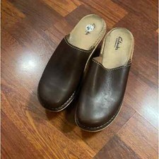 Retro Brown Leather Mules/Clogs by Clarks .