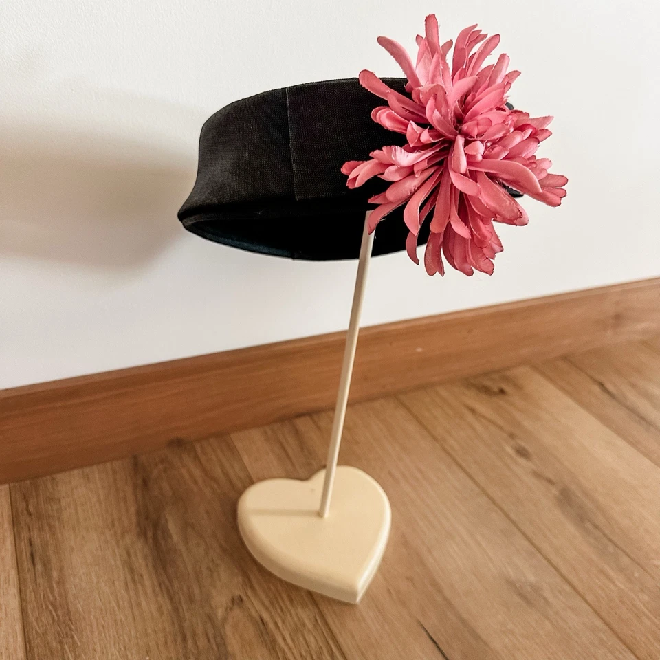 Antigo 50’s Feminino Pillbox Chapéu Fascinador Tecido Preto Flor Rosa Funeral - Imagem 2 de 4