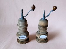 2x Zassenhaus Handmühle Gewürzmühle Nussmühle "KÜMMEL""MUSKAT" Holz aus 50er