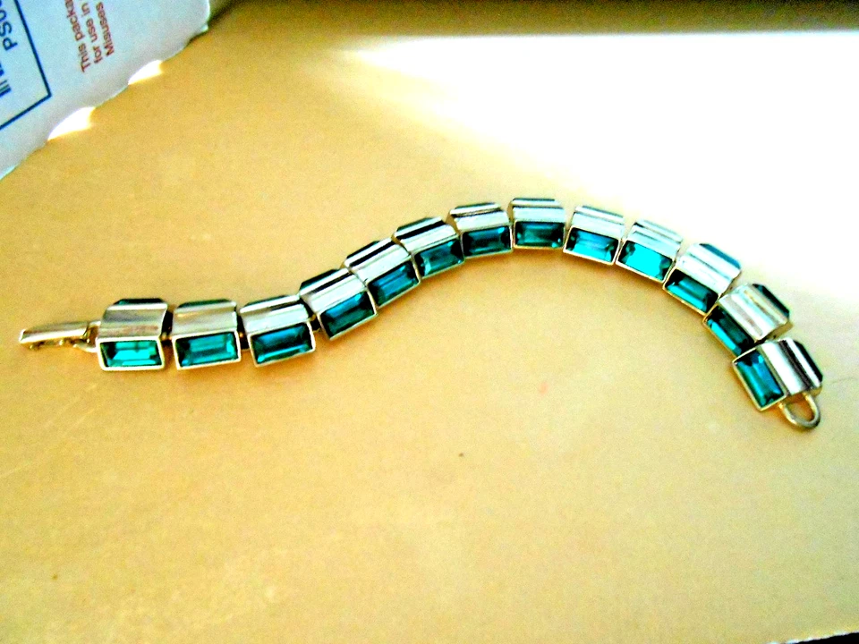 Emerald Green Bracelet Cold Water Creek Gold Tone - Image 2 of 3