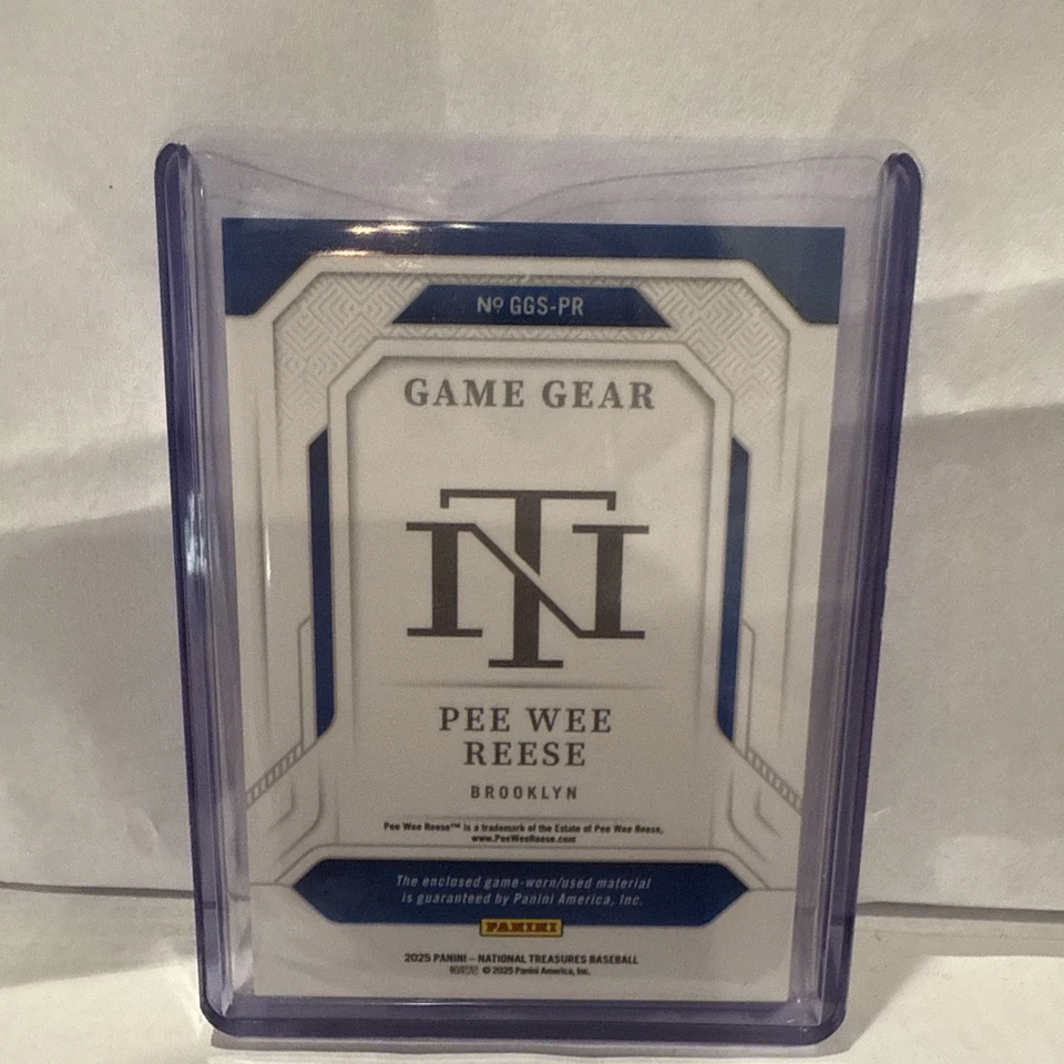 2025 Panini National Treasures Pee Wee Reese ИГРОВАЯ ЭКИПИРОВКА ДЖЕРСИ СЕРЕБРО NO54/99 - Изображение 2 из 2
