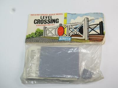 AIRFIX OO/HO Scale Model Railway Kit LEVEL CROSSING Bagged Type 2 Header
