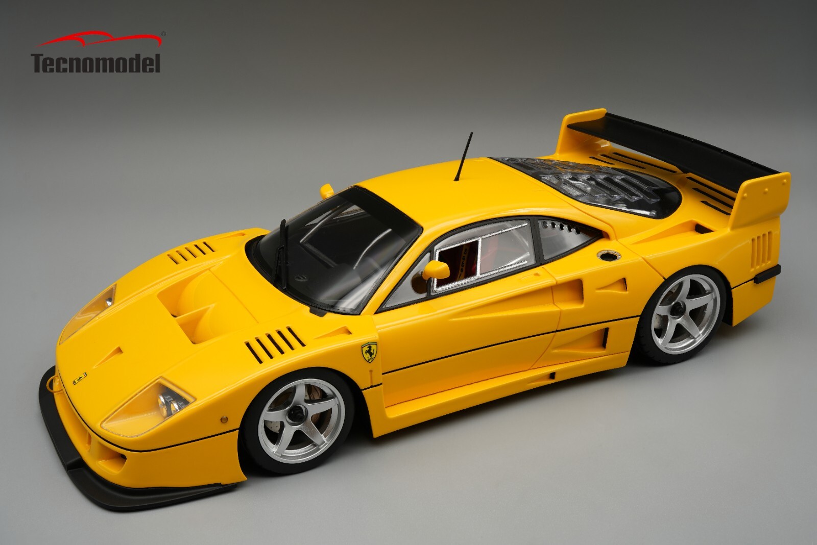 Ferrari F40 LM 1996 1/18 Tecnomodel : la pièce maîtresse pour votre vitrine