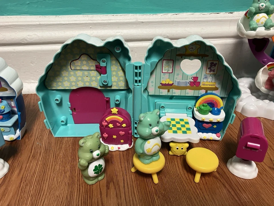 ¡Enorme lote de colección Care Bears Care-A-Lot, 4 casas, parque de atracciones, playa y más! Foto 2 de 4