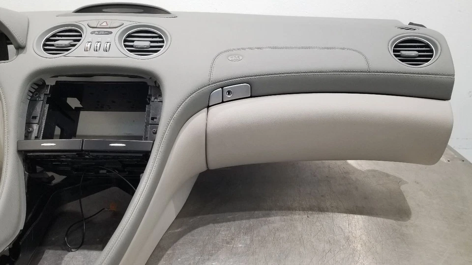 09 MERCEDES BENZ AMG SL63 R230 DASH PANEL DASHBOARD ASSEMBLY GRAY LEATHER Foto 4 de 4