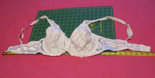 Breezies Vintage White Lace Pretty Bra REDUCED Size 40C~EUC~FREE H