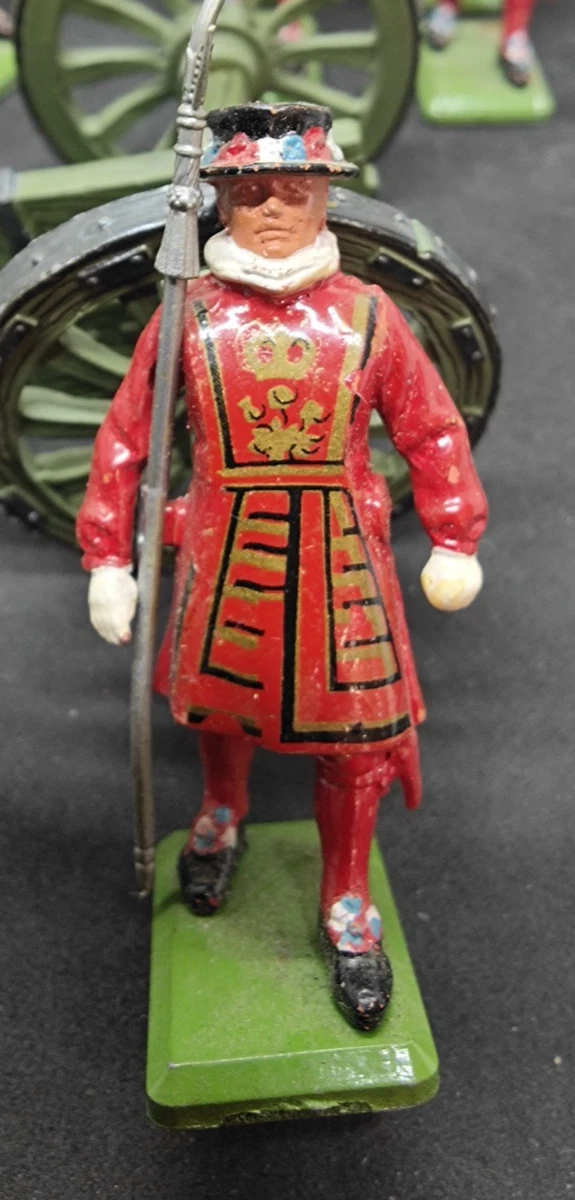 Lot De 77 Soldats De Plomb Britains - Garde Anglaise Footguards, échelle 1:32