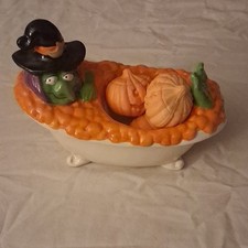 Halloween Witch Bathtub Ceramic Figurine with Pumpkin Decorations