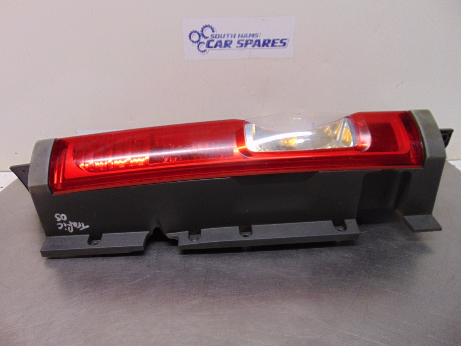 Vauxhall Vivaro Rear light 0714 Drivers Right back Bulb holder