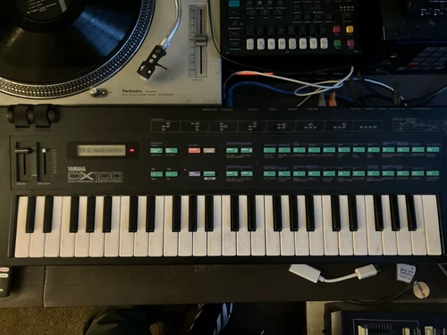 Yamaha DX100 synthesizer keyboard. Fully operational but please read description