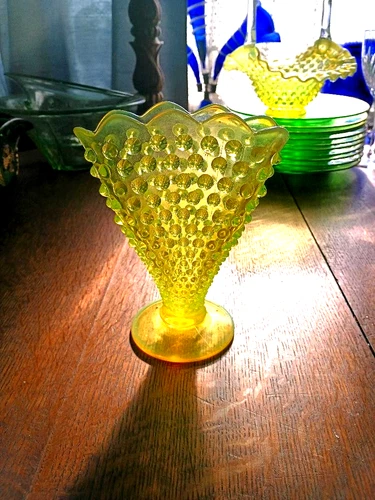 ✨️ Fenton Topaz Opalescent Hobnail Vaseline Glass Fan Vase 🟢