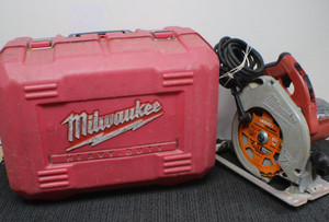 Milwaukee 6390-21 - 7 1/4 Inch Corded Red Circular Saw W/Heavy Duty Case