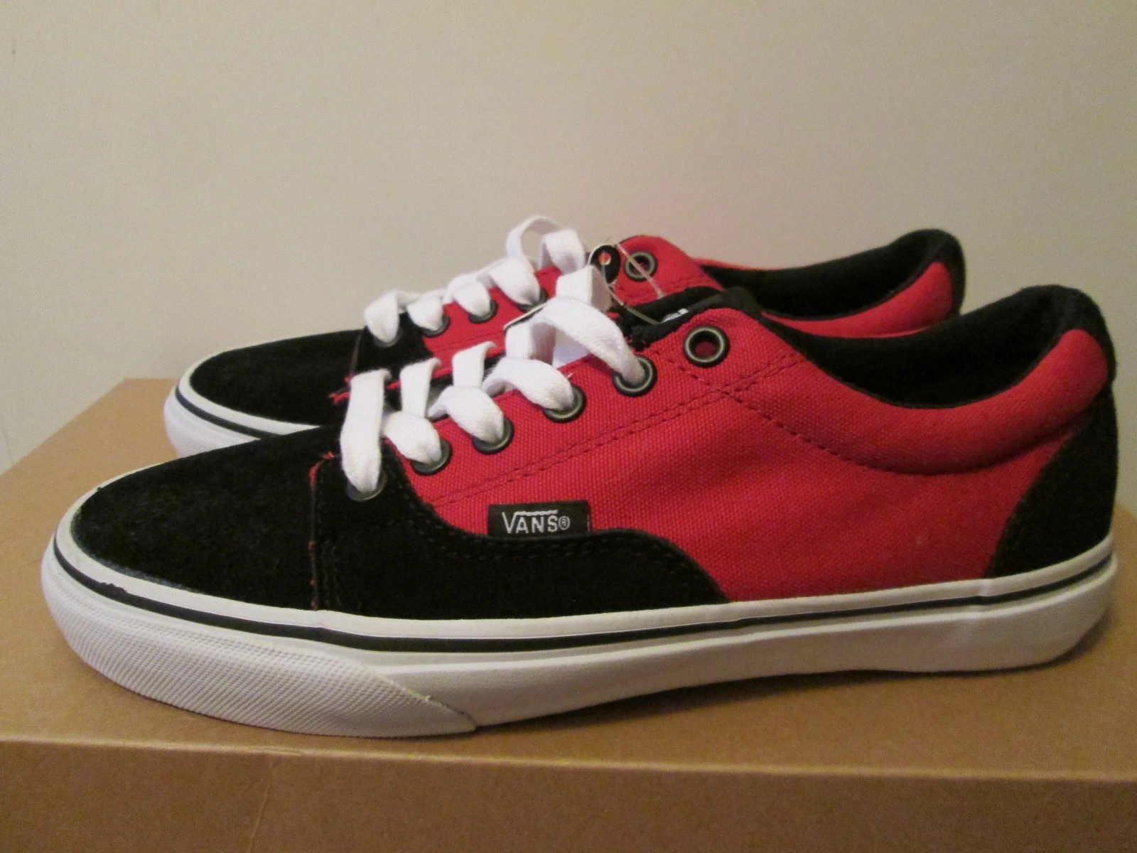 Scarpe da ginnastica Vans nere e rosse in pelle e tela skateboard atletiche 7
