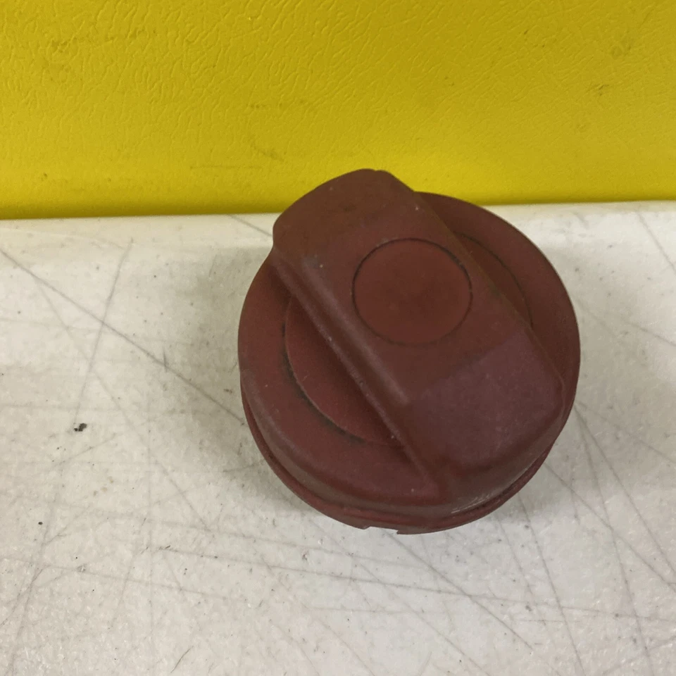 1991-1992 VOLKSWAGEN GOLF Mk3 PETROL / DIESEL FUEL CAP Red 533201553a — 第 2/4 张图片