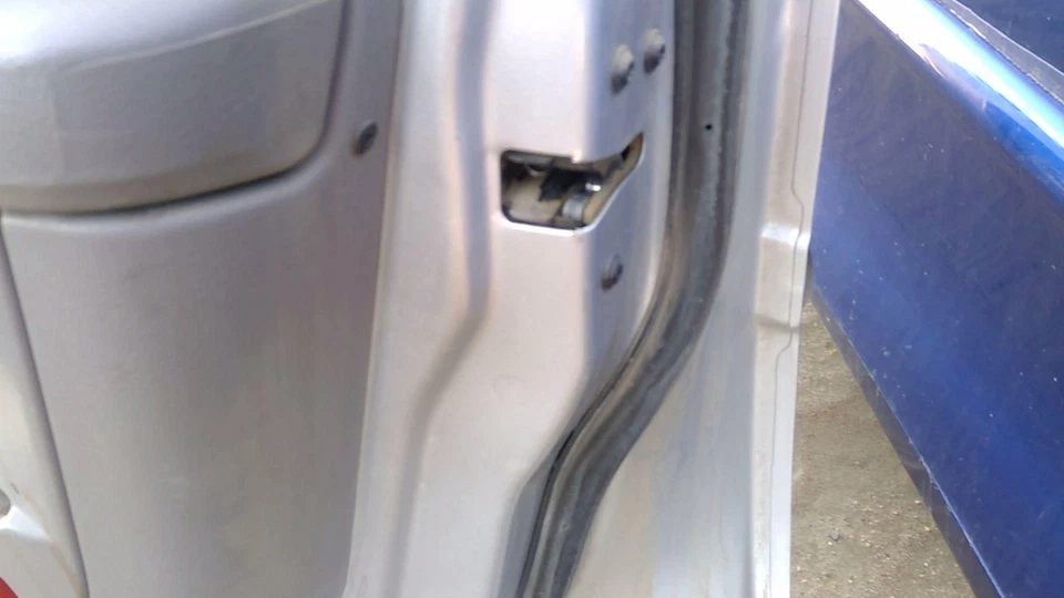 2005 Ford Taurus Passenger Right Front Door Latch With Rods/cables Oem Assembly - Image 4 of 4