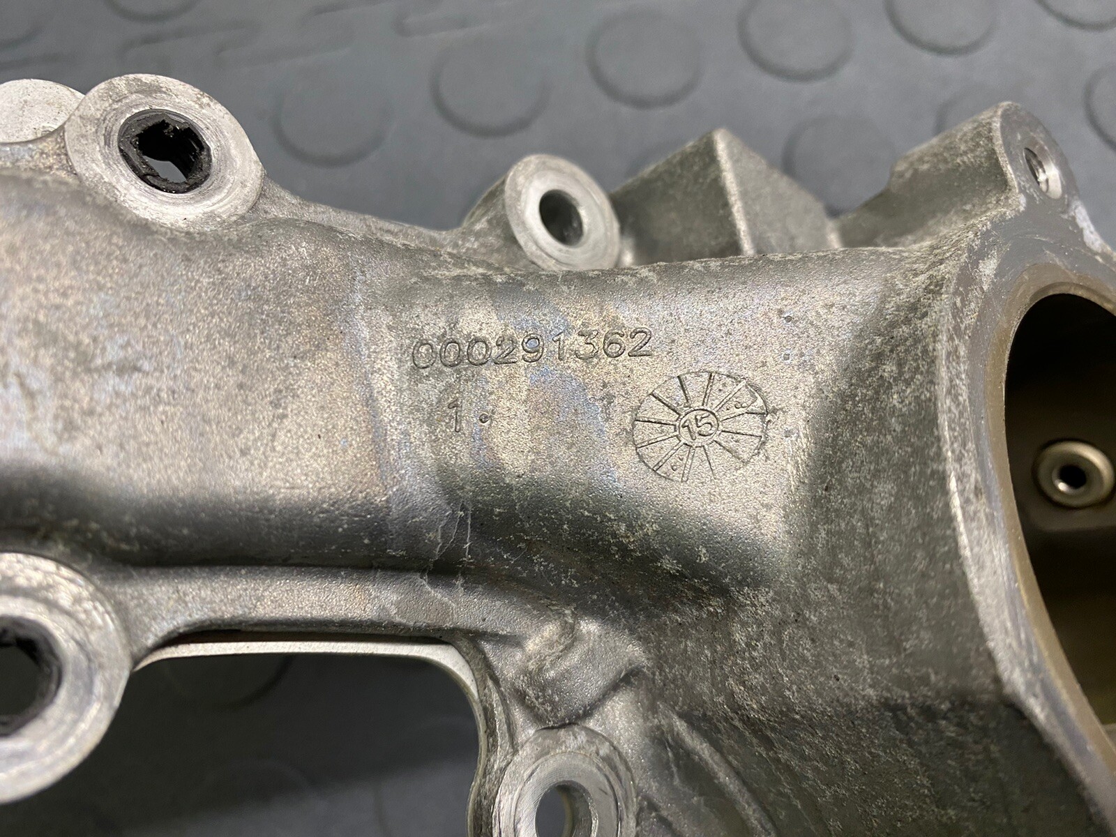 MASERATI GHIBLI QUATTROPORTE LEVANTE 3.0 TTV6 THERMOSTAT HOUSING OUTLET