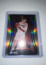 2024-25 Panini Select - Mezzanine Donovan Clingan #390 Silver Prizm (RC)
