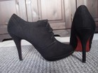 High Heels Pumps schwarz Pfennigabsatz rote Sohle Velours neuwertig Gr. 39