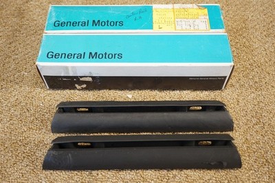 NOS GM 1968-75 Corvette Convertible Soft Top LH RH Center Rail Weatherstrip 