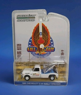 Greenlight 1:64 Hollywood FALL GUY 1969 Chevy C-30 Dually Wrecker Towing Truck