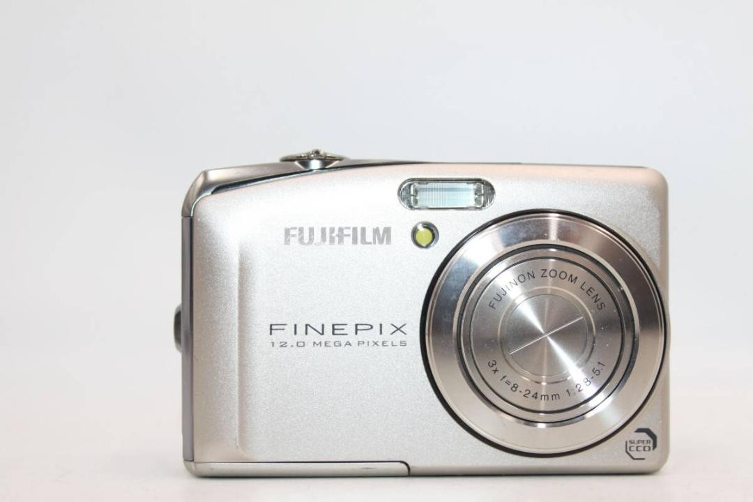 FUJIFILM Finepix f50fdシルバー
