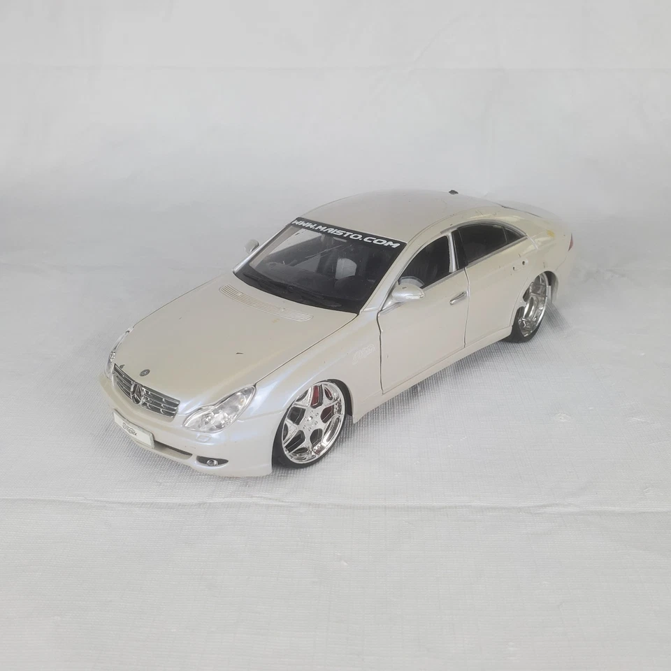 1/18 Maisto Mercedes Benz S55 AMG Silver Playerz Edition Foto 2 de 4