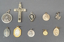 Lot de 10 médailles religieuse anciennes #65