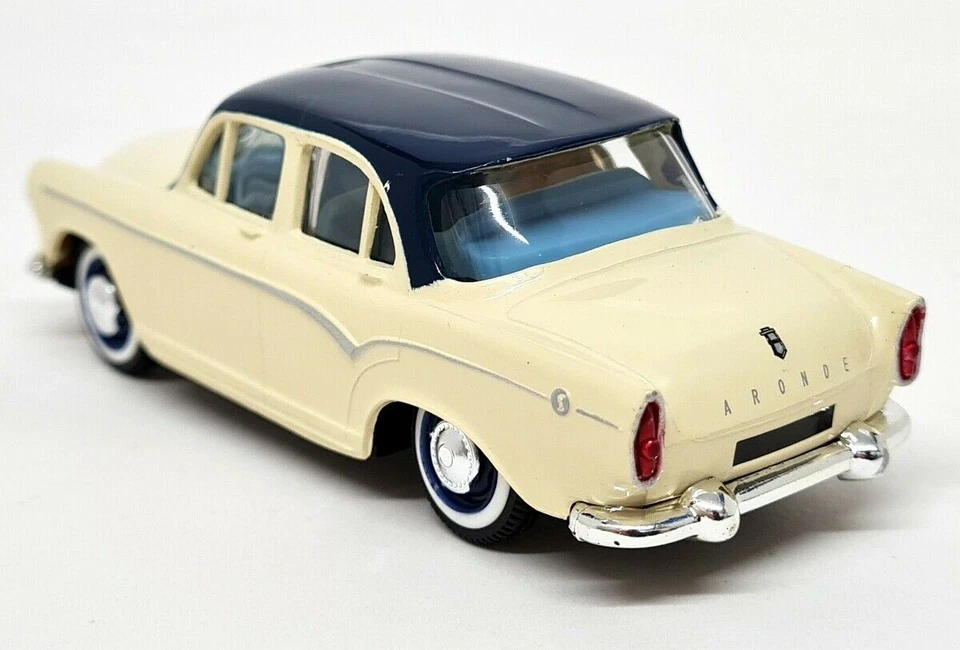 Norev 1/43 - Simca Aronde Cream / Blue Plastic model car - Image 4 of 4