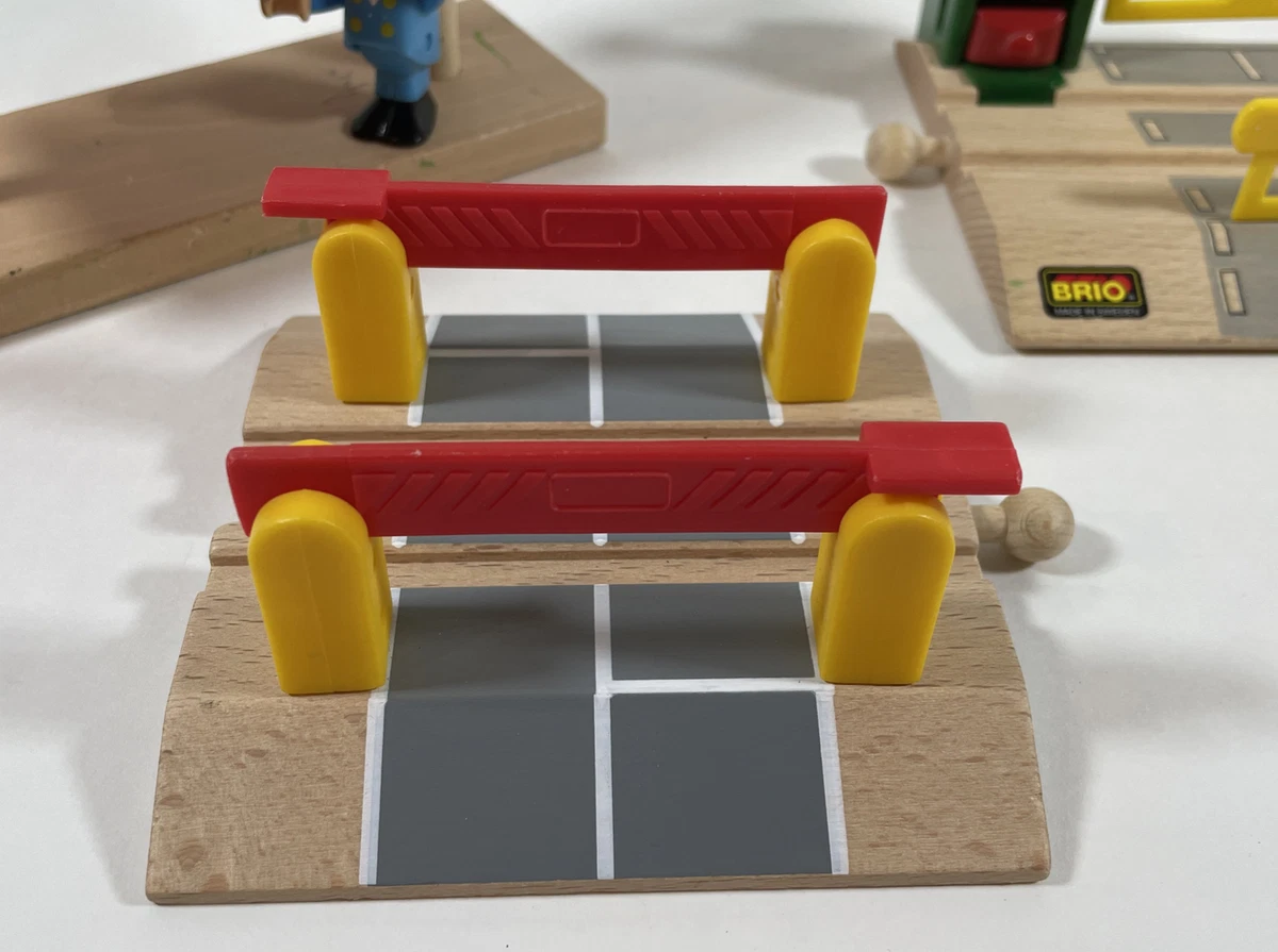 Brio railroad crossing sales