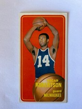 1970-71 Topps Oscar Robertson Tall Boy Basketball Card #100 Milwaukee Bucks
