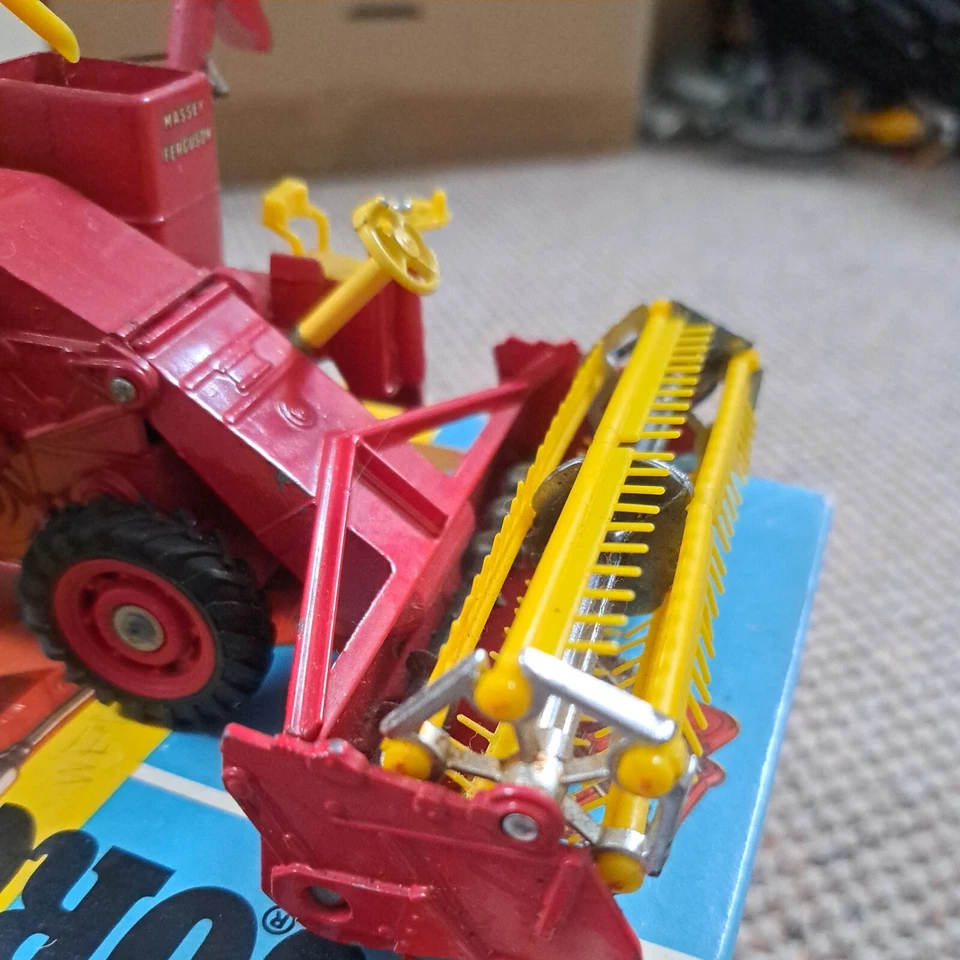 CORGI 1111 MASSEY FERGUSON 780 COMBINE HARVESTER. BOXED - Image 3 of 4